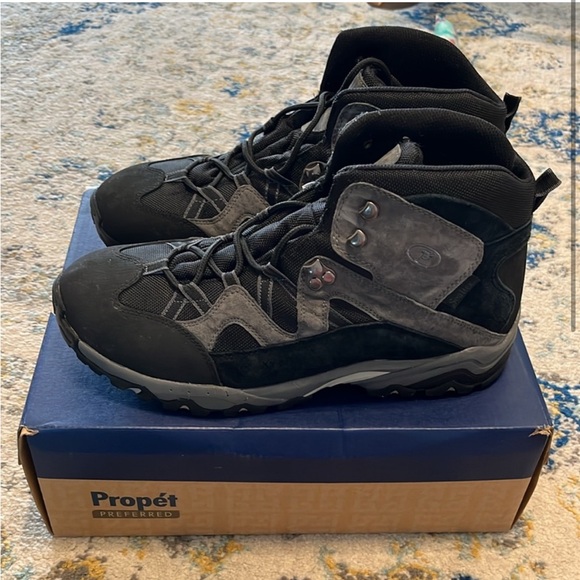 NIB, Men’s Hiking Boots - Picture 1 of 4